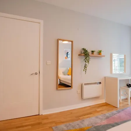 Bright & Modern Apartment *