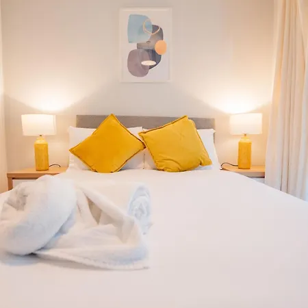 Bright & Modern Daire